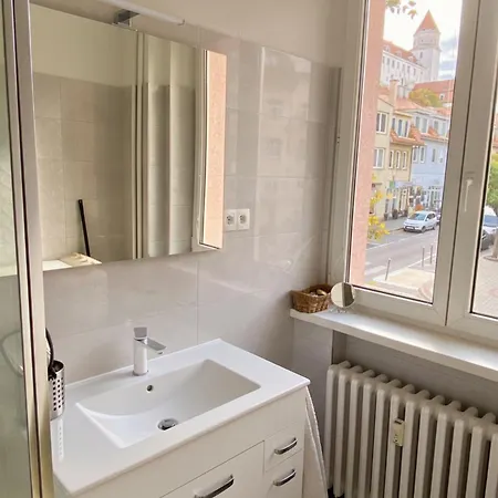 Caste Apartment, 1-4 Guests, Garage, Historical Downtown Apartment Pressburg