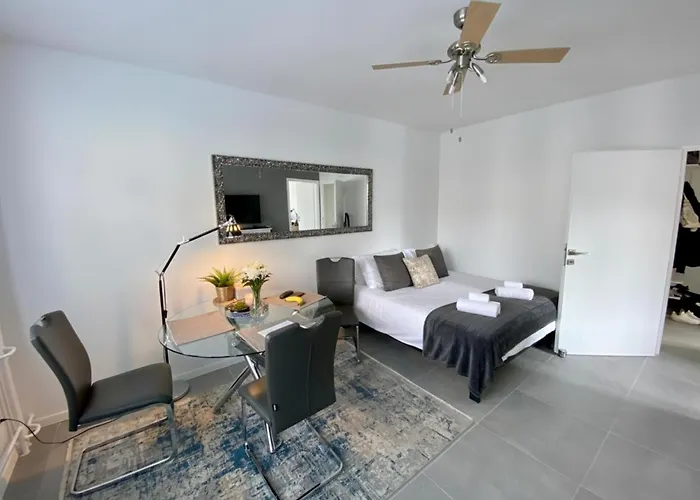 Caste Apartment, 1-4 Guests, Garage, Historical Downtown アパート ブラチスラヴァ